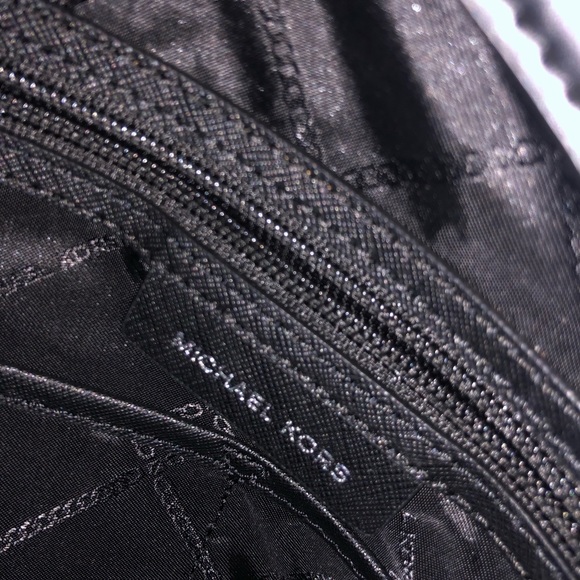 Michael Kors “Voyager” Tote Bag - Picture 5 of 6